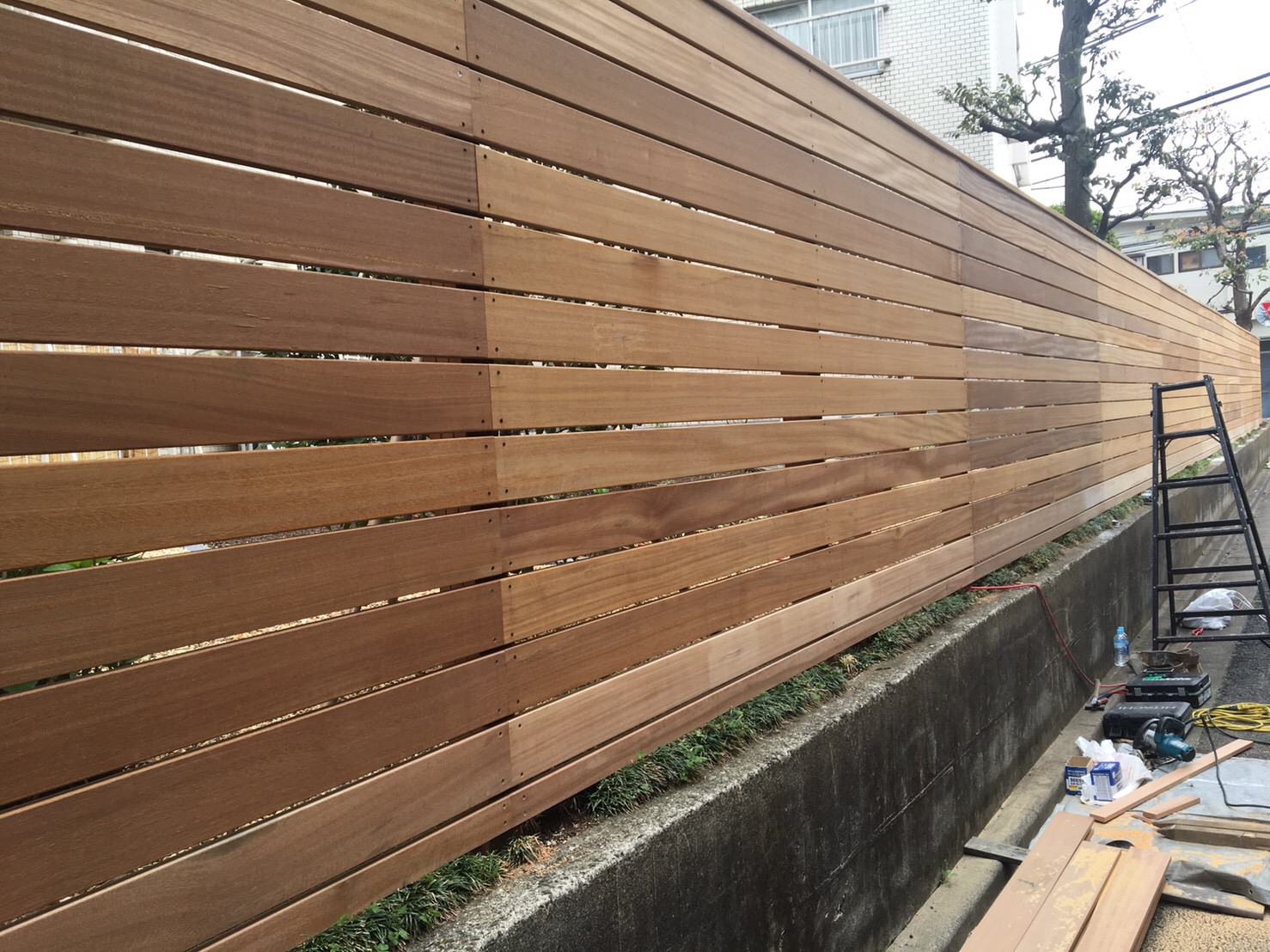 東京都新宿　ウッドフェンス　シンプルイズベストです。
