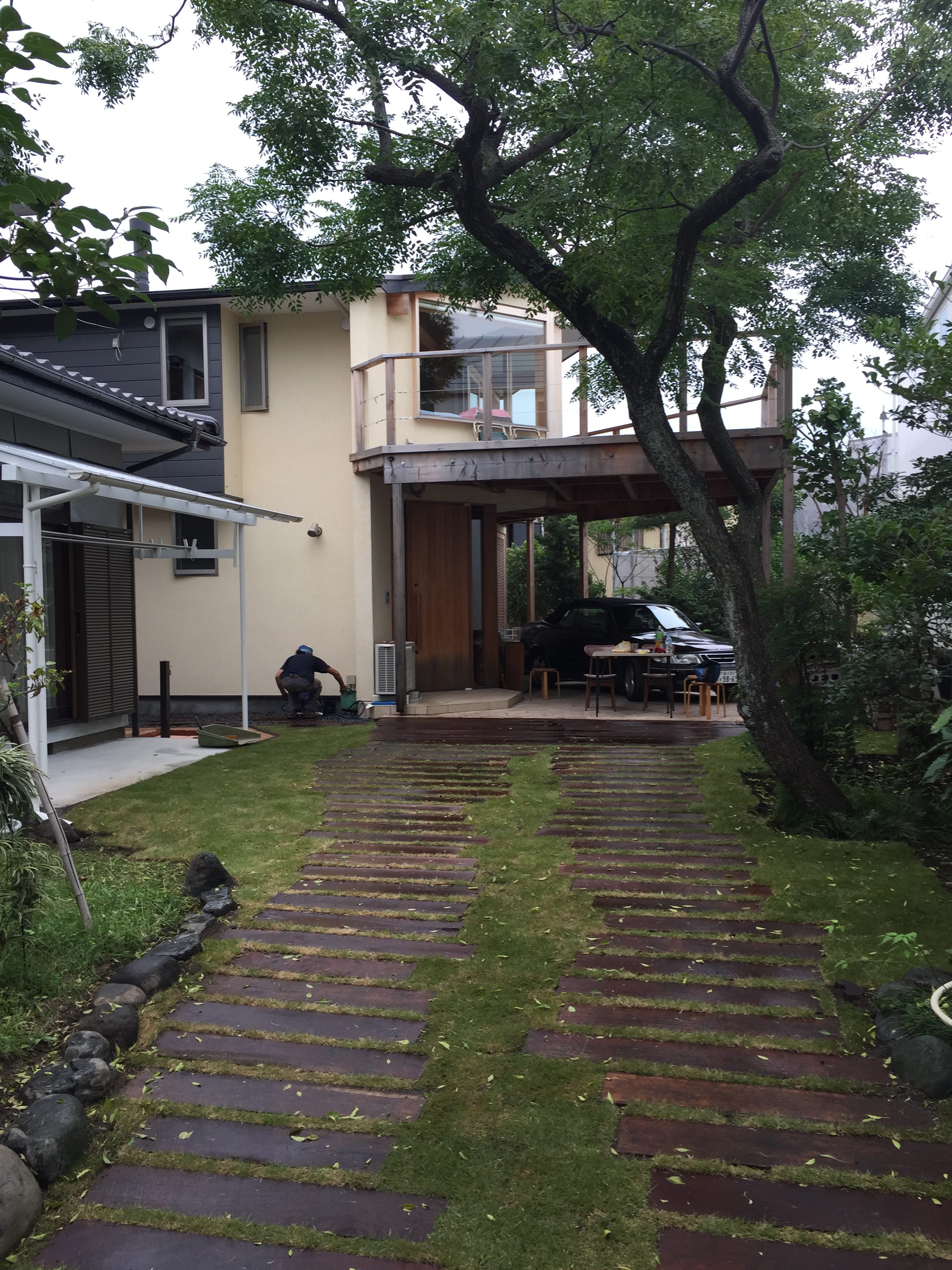 鵠沼　玄関までの自然豊かなアプローチです
