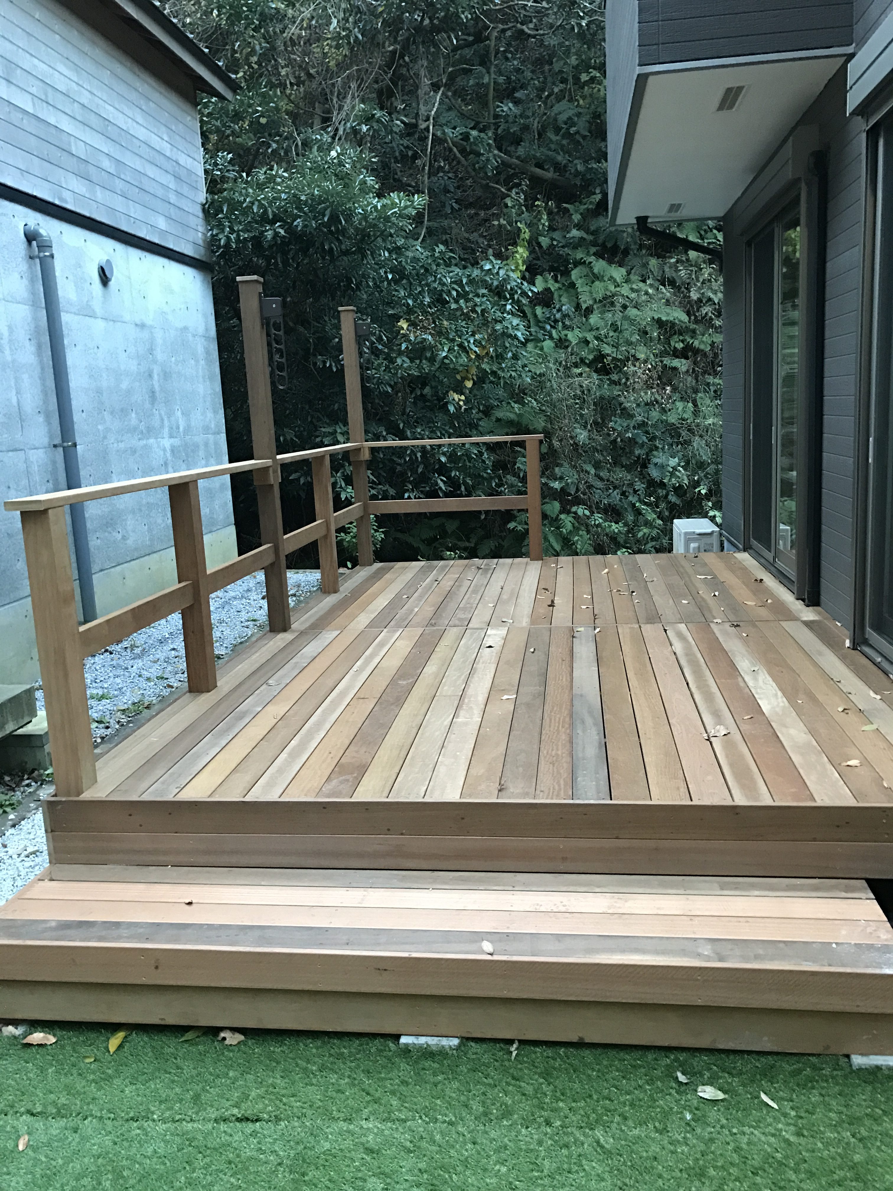 ウッドデッキ　物干し付き