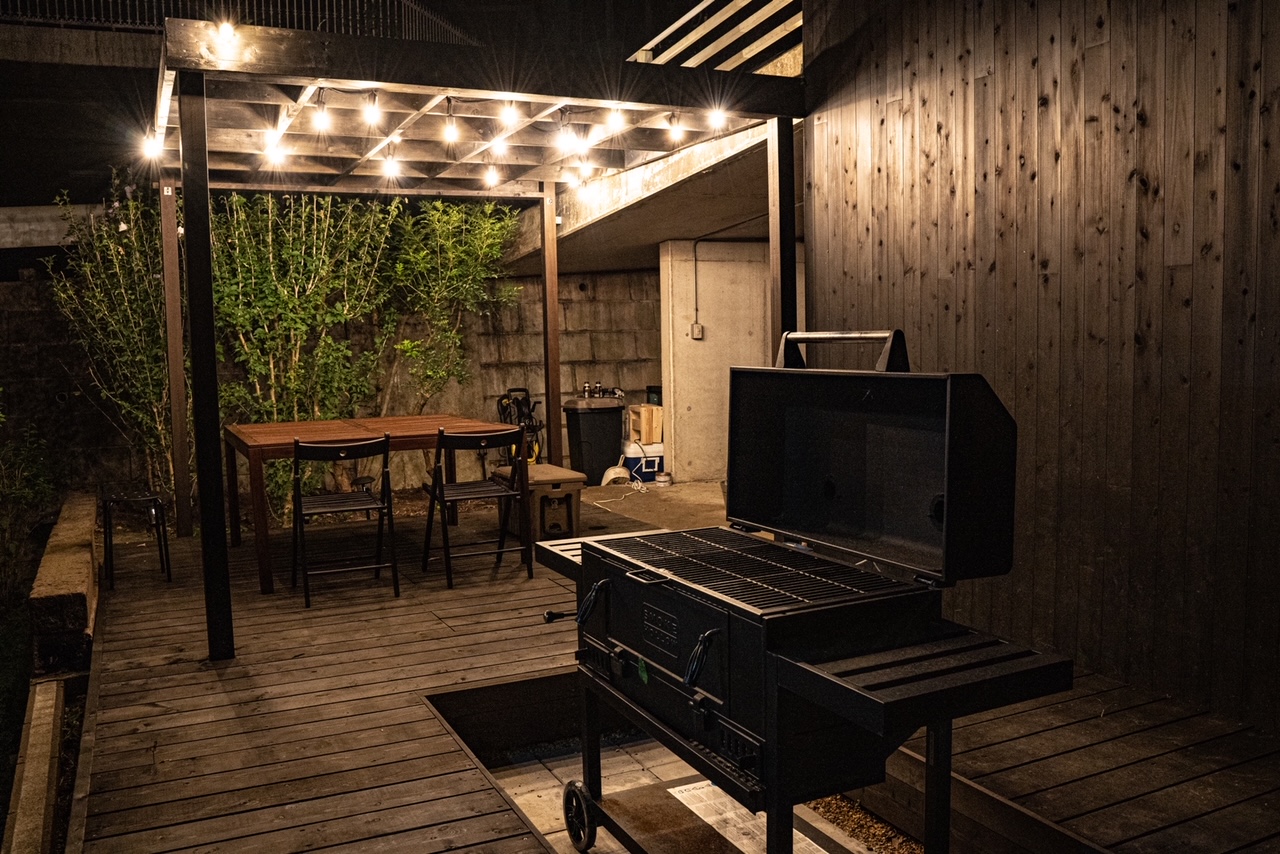 葉山　夜の庭　お楽しみはBBQ